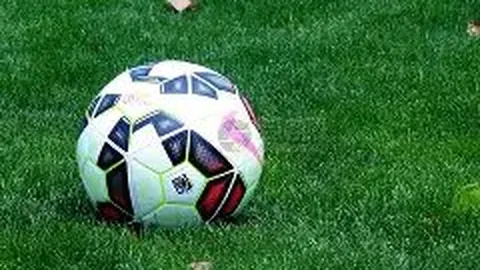 太阳队赛季难题：布登内讧不断，布克独领风骚成球队无价之宝